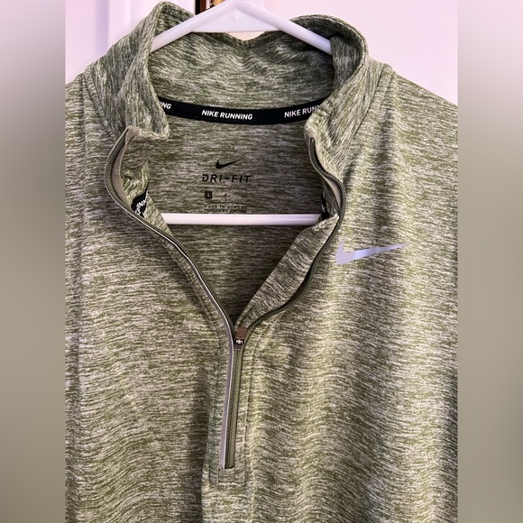 Nike dri-fit Element 1/2 Zip - running long sleeve top - small - Picture 4 of 5